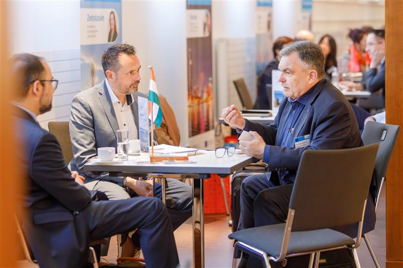 Sonjoy Chaudhury und Mike D. Batra im Gespräch auf dem Außenwirtschaftstag.