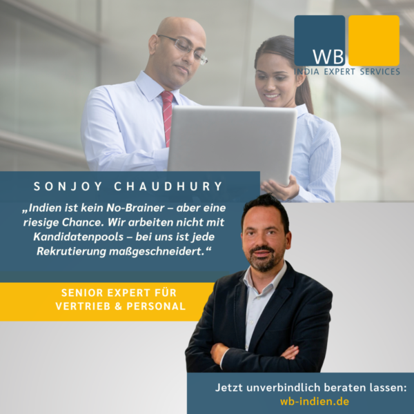 WB Experte Sonjoy Chaudhury ist auf dem Bild mit verschränkten Armen zu sehen. Im Hintergrund sieht mna zwei indische Mitarbeiter.